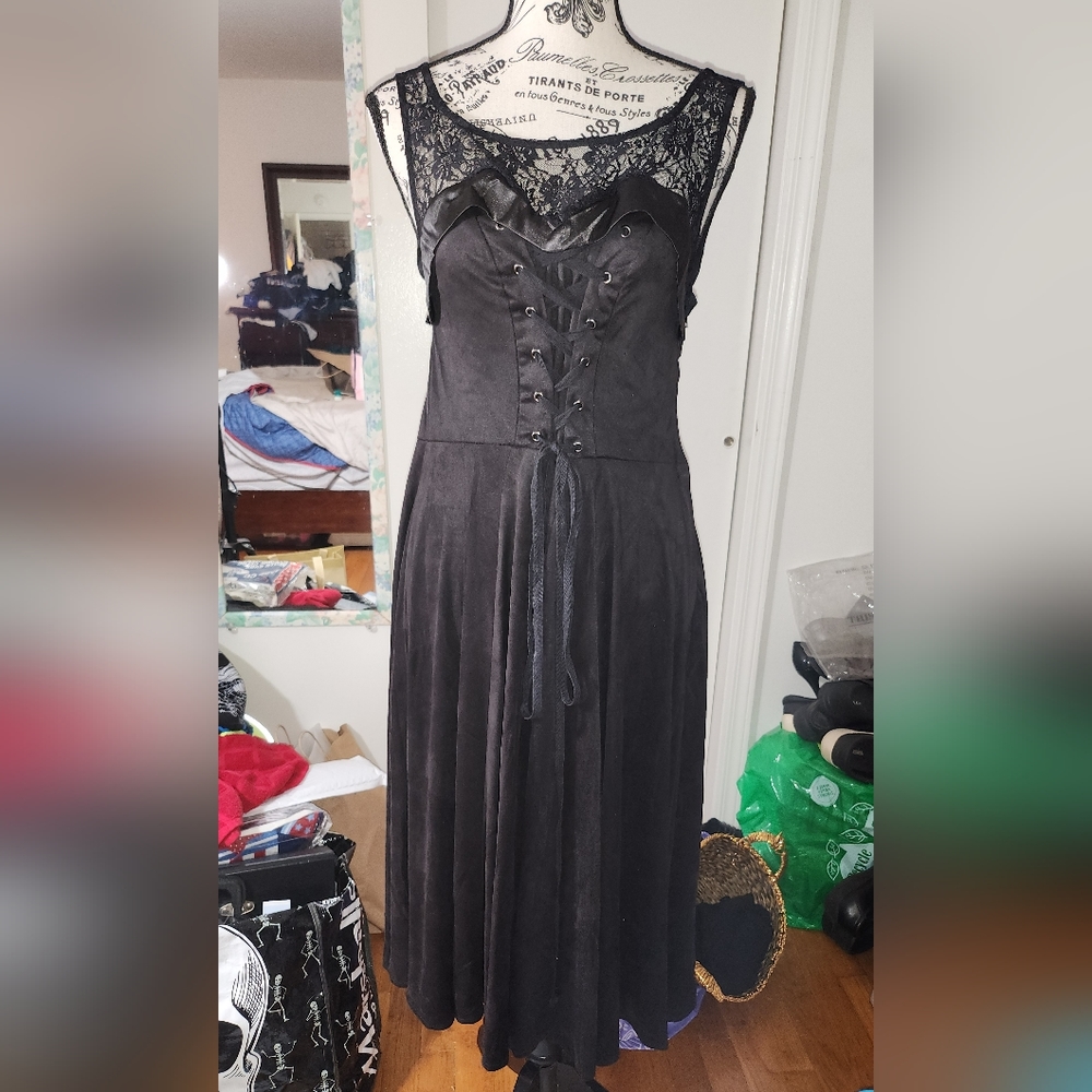 Hearts and Roses size 12 black dress